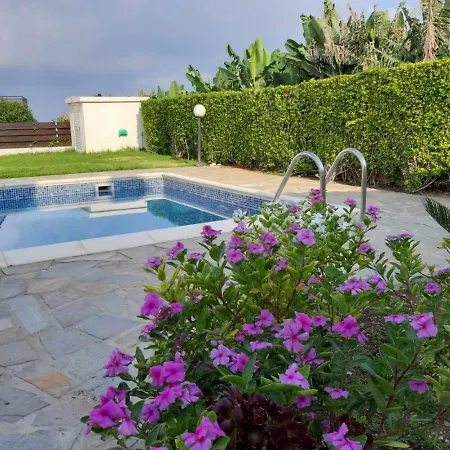 Villa Waves 1 *